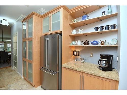 8 Carmichael Trail, Ancaster, ON - Indoor Photo Showing Kitchen