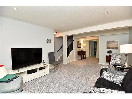 8 Carmichael Trail, Ancaster, ON - Indoor Photo Showing Living Room