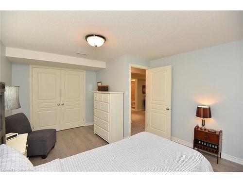 8 Carmichael Trail, Ancaster, ON - Indoor Photo Showing Bedroom