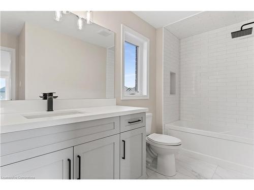 33 Hampshire Place, Stoney Creek, ON - Indoor Photo Showing Bathroom