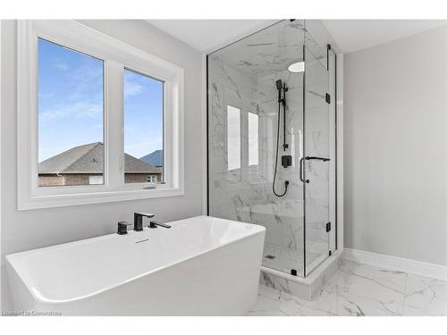 33 Hampshire Place, Stoney Creek, ON - Indoor Photo Showing Bathroom