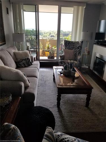 905-1415 Ghent Avenue, Burlington, ON - Indoor Photo Showing Living Room With Fireplace