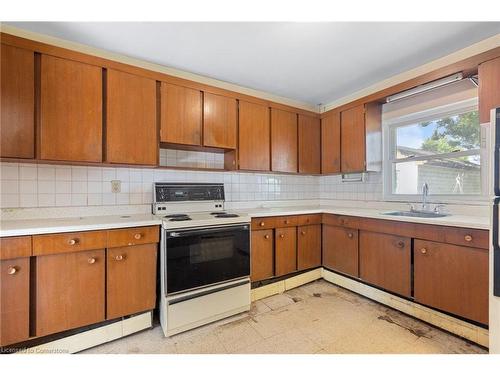 2027 Churchill Avenue, Burlington, ON - Indoor Photo Showing Kitchen