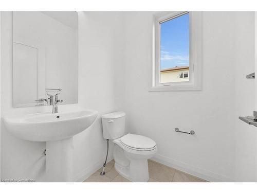 35 Kingfisher Drive, Hamilton, ON - Indoor Photo Showing Bathroom