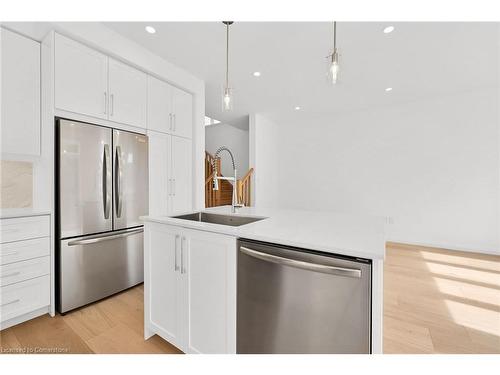 35 Kingfisher Drive, Hamilton, ON - Indoor Photo Showing Kitchen