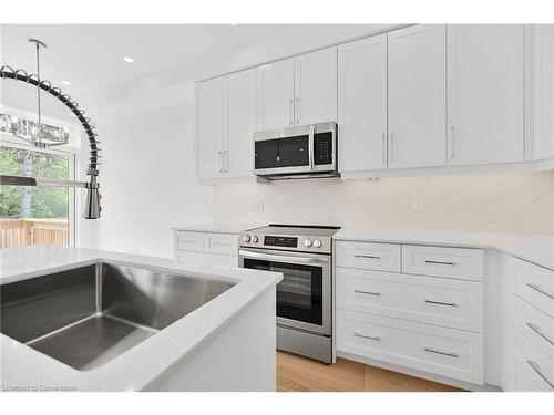 35 Kingfisher Drive, Hamilton, ON - Indoor Photo Showing Kitchen