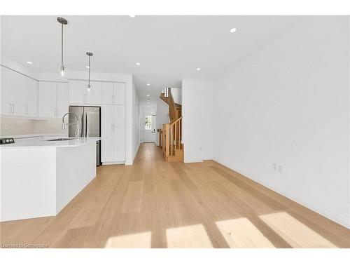 35 Kingfisher Drive, Hamilton, ON - Indoor Photo Showing Kitchen