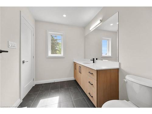 35 Kingfisher Drive, Hamilton, ON - Indoor Photo Showing Bathroom