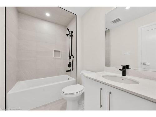 35 Kingfisher Drive, Hamilton, ON - Indoor Photo Showing Bathroom