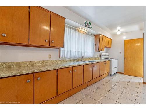 24 Heather Road, Hamilton, ON - Indoor Photo Showing Kitchen