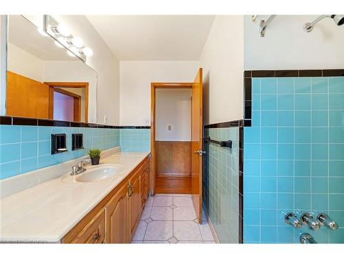 24 Heather Road, Hamilton, ON - Indoor Photo Showing Bathroom