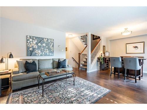 18-2880 Headon Forest Drive, Burlington, ON - Indoor Photo Showing Living Room