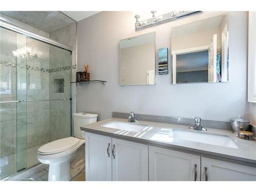 18-2880 Headon Forest Drive, Burlington, ON - Indoor Photo Showing Bathroom