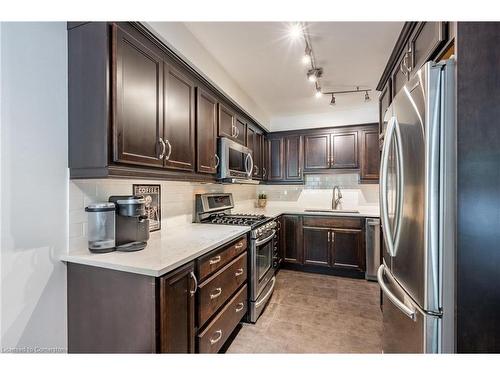 18-2880 Headon Forest Drive, Burlington, ON - Indoor Photo Showing Kitchen With Stainless Steel Kitchen With Upgraded Kitchen