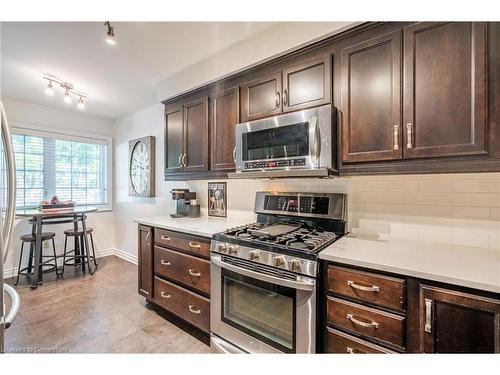 18-2880 Headon Forest Drive, Burlington, ON - Indoor Photo Showing Kitchen