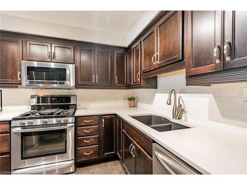 18-2880 Headon Forest Drive, Burlington, ON - Indoor Photo Showing Kitchen With Stainless Steel Kitchen With Double Sink With Upgraded Kitchen