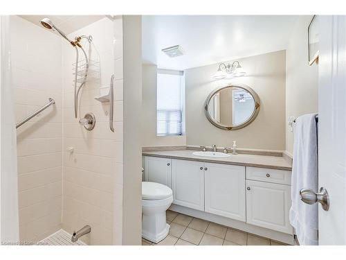 809-5080 Pinedale Avenue, Burlington, ON - Indoor Photo Showing Bathroom