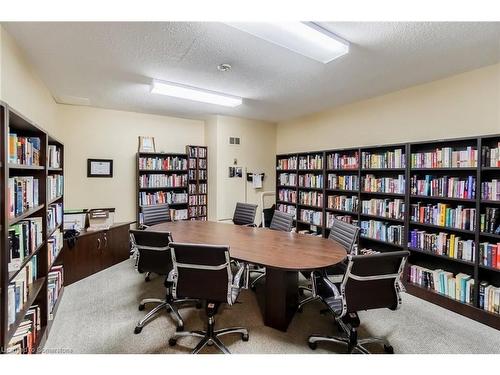 809-5080 Pinedale Avenue, Burlington, ON - Indoor Photo Showing Office