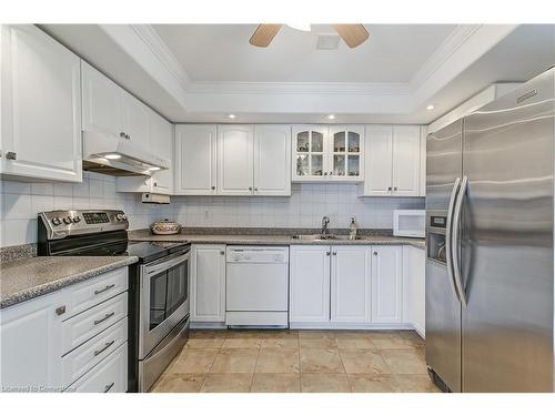 809-5080 Pinedale Avenue, Burlington, ON - Indoor Photo Showing Kitchen With Stainless Steel Kitchen With Double Sink With Upgraded Kitchen