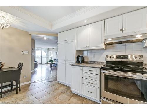 809-5080 Pinedale Avenue, Burlington, ON - Indoor Photo Showing Kitchen