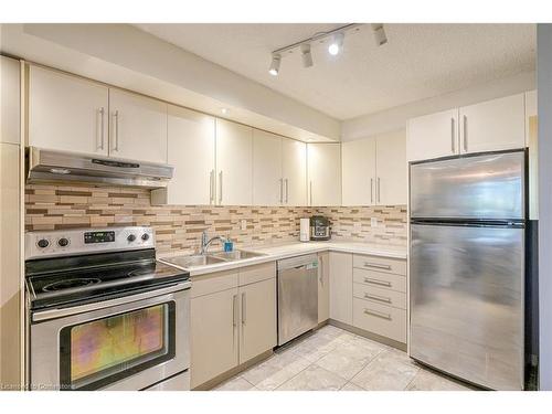 119-1300 Marlborough Court, Oakville, ON - Indoor Photo Showing Kitchen