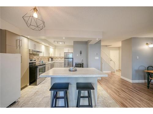 119-1300 Marlborough Court, Oakville, ON - Indoor