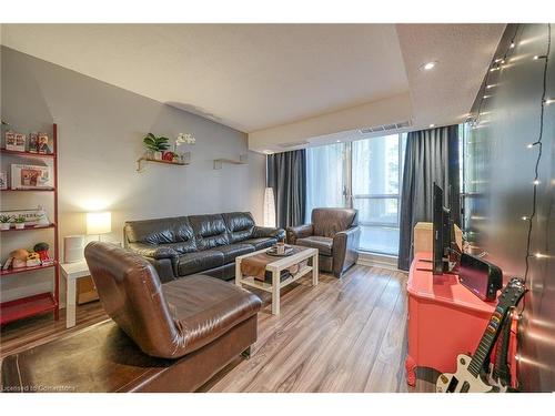 119-1300 Marlborough Court, Oakville, ON - Indoor Photo Showing Living Room