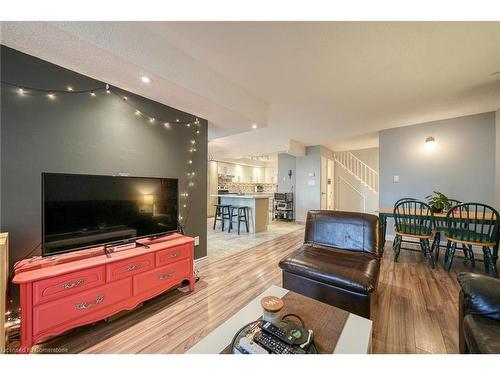 119-1300 Marlborough Court, Oakville, ON - Indoor Photo Showing Living Room