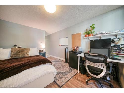 119-1300 Marlborough Court, Oakville, ON - Indoor Photo Showing Bedroom