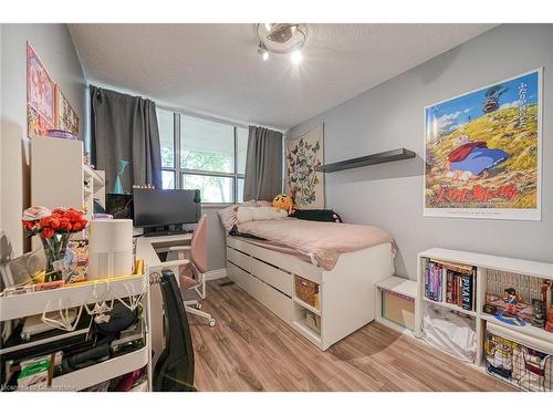 119-1300 Marlborough Court, Oakville, ON - Indoor Photo Showing Bedroom