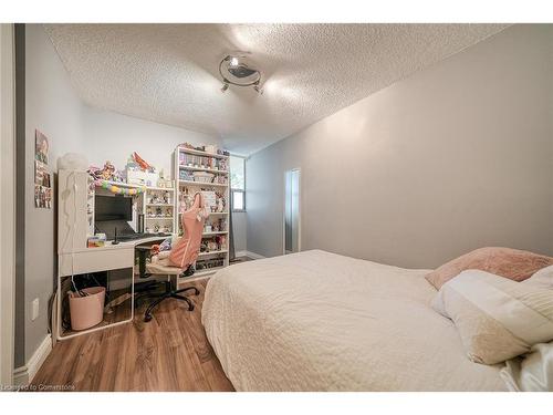 119-1300 Marlborough Court, Oakville, ON - Indoor Photo Showing Bedroom