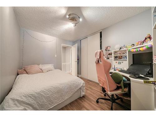 119-1300 Marlborough Court, Oakville, ON - Indoor Photo Showing Bedroom