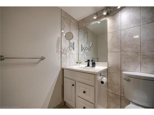 119-1300 Marlborough Court, Oakville, ON - Indoor Photo Showing Bathroom