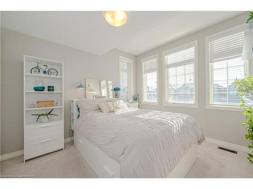 139 Humphrey Street, Hamilton, ON - Indoor Photo Showing Bedroom