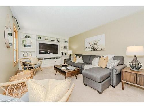 5776 Wellington Rd 26, Rockwood, ON - Indoor Photo Showing Living Room