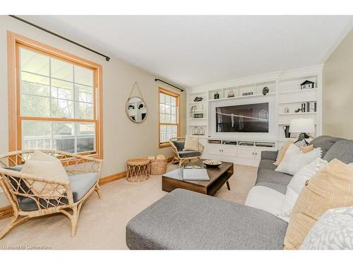 5776 Wellington Rd 26, Rockwood, ON - Indoor Photo Showing Living Room