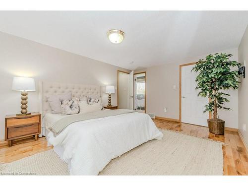 5776 Wellington Rd 26, Rockwood, ON - Indoor Photo Showing Bedroom