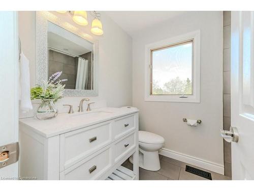 5776 Wellington Rd 26, Rockwood, ON - Indoor Photo Showing Bathroom