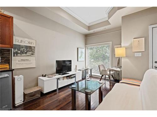 202-6045 Dunn Street, Niagara Falls, ON - Indoor Photo Showing Living Room