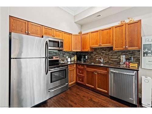 202-6045 Dunn Street, Niagara Falls, ON - Indoor Photo Showing Kitchen