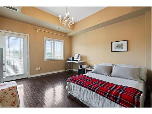 202-6045 Dunn Street, Niagara Falls, ON - Indoor Photo Showing Bedroom