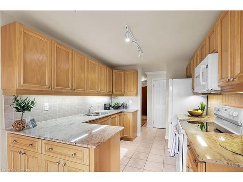 807-3000 Creekside Drive, Dundas, ON - Indoor Photo Showing Kitchen With Double Sink