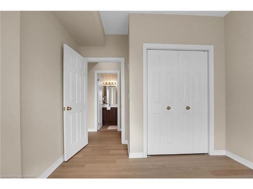 807-3000 Creekside Drive, Dundas, ON - Indoor Photo Showing Other Room