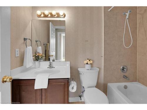 807-3000 Creekside Drive, Dundas, ON - Indoor Photo Showing Bathroom