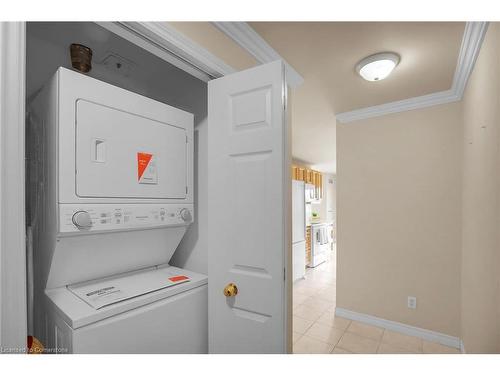 807-3000 Creekside Drive, Dundas, ON - Indoor Photo Showing Laundry Room