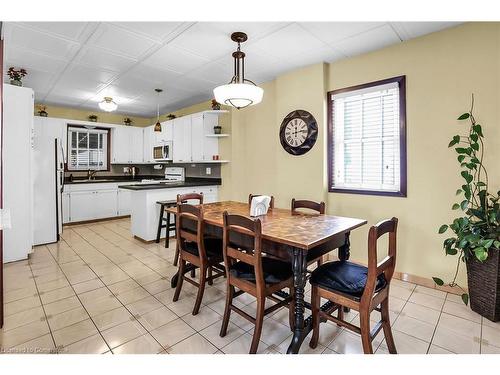 4457 Fourth Avenue, Niagara Falls, ON - Indoor Photo Showing Dining Room