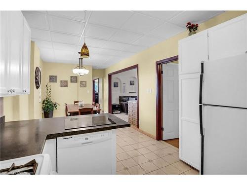 4457 Fourth Avenue, Niagara Falls, ON - Indoor Photo Showing Kitchen