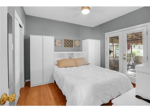 4457 Fourth Avenue, Niagara Falls, ON - Indoor Photo Showing Bedroom