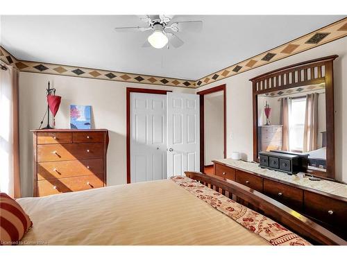 4457 Fourth Avenue, Niagara Falls, ON - Indoor Photo Showing Bedroom