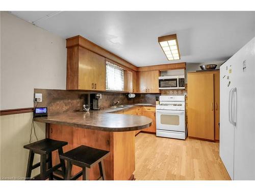 4457 Fourth Avenue, Niagara Falls, ON - Indoor Photo Showing Kitchen With Double Sink